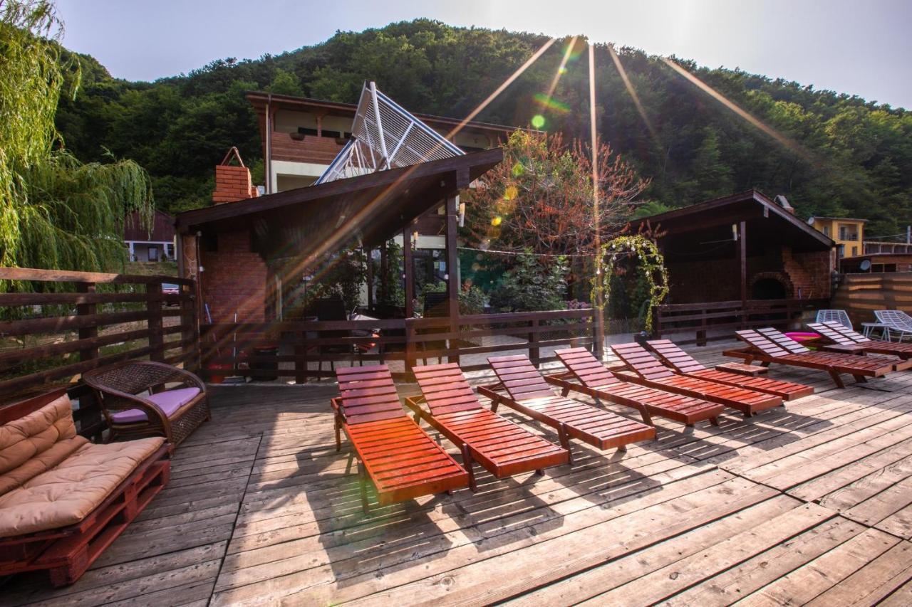 Hotel Casa Camelia Dubova Exterior foto